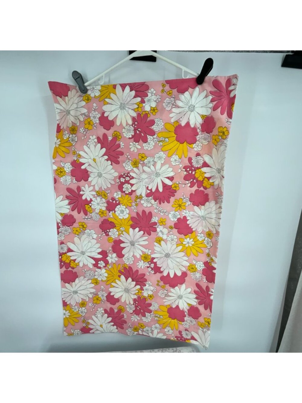 Vintage Pink Queen 20.5X32.5" Floral Pillowcases White & Yellow Daisy Print 2-Pi - Picture 2 of 2